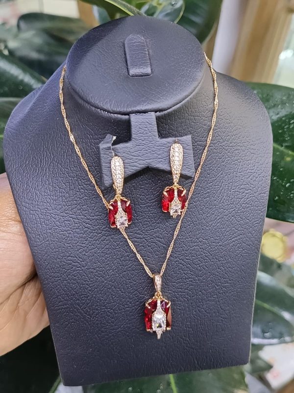 Fashion Rhinestone Red colour Necklace &Earrings shiny set